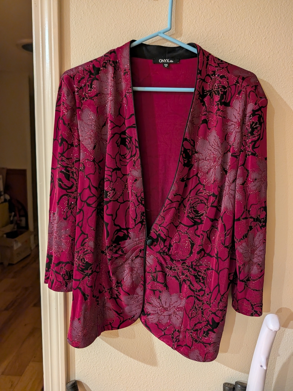 Onyx Nite Women's Fuchsia Floral Metallic Blazer